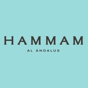 El texto dice "Hammam Al Ándalus Granada Baños Árabes" sobre un fondo azul claro, capturando el encanto sereno de los antiguos baños de Granada. - ForTwo - Planes para parejas
