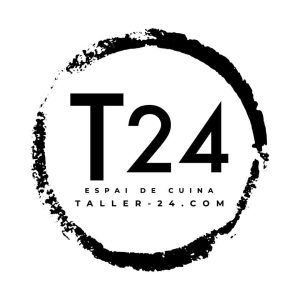 Una pincelada circular negra enmarca elegantemente el texto "T24, Espai de Cuina y Taller-24.com", capturando la esencia vibrante de la experiencia culinaria de Barcelona, "Taller de cocina en Sants con Taller 24 (Barcelona). - ForTwo - Planes para parejas