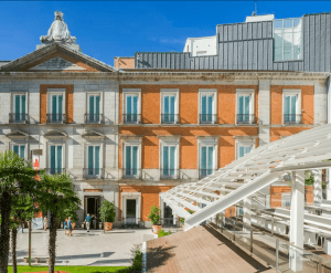 Explore las exquisitas colecciones del Museo Thyssen, donde la historia y el arte se entrelazan, y luego disfrute de un delicioso brunch en las inmediaciones. Experimente esta experiencia con "Entradas para Brunch y Arte en el Museo Thyssen", que ofrece una fusión única de cultura y gastronomía cerca de una moderna estructura acristalada. - ForTwo - Planes para parejas