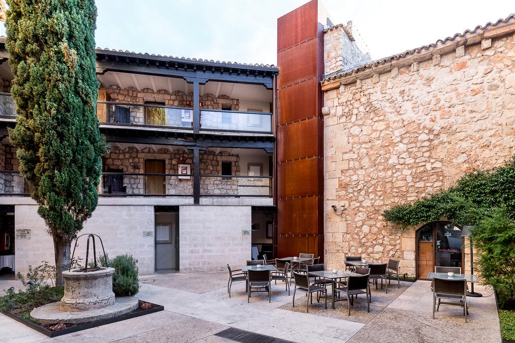 parador alarcón interior|parador oropesa vistas|parador de almagro entrada|parador de cuenca vistas pájaro|parador de cuenca vistas pájaro|entrada parador alarcon|parador de toledo exterior|parador de siguenza visto desde la ciudad