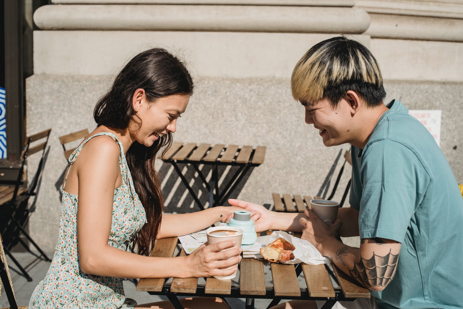 6 cafeterías donde enamorarse en Barcelona|Cafe-y-tarta-6-cafeterias-molonas-donde-enamorarse-en-Barcelona|Mamas-organic-kitchen-cafe-6-cafeterias-molonas-donde-enamorarse-en-Barcelona|Departure-Coffee-Co.-6-cafeterias-molonas-donde-enamorarse-en-Barcelona|Roast-Cul-Cafe-6-cafeterias-molonas-donde-enamorarse-en-Barcelona|Charlot-Cafe-6-cafeterias-molonas-donde-enamorarse-en-Barcelona|Cafe-destiu-6-cafeterias-molonas-donde-enamorarse-en-Barcelona|Cookona-6-cafeterias-molonas-donde-enamorarse-en-Barcelona-1|