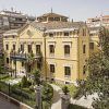 Situado en el paisaje urbano de Granada, el Hotel Hospes Palacio de los Patos Granada cuenta con un histórico exterior amarillo y un exuberante jardín, ofreciendo un oasis de serenidad bajo el cielo despejado. - ForTwo - Planes para parejas