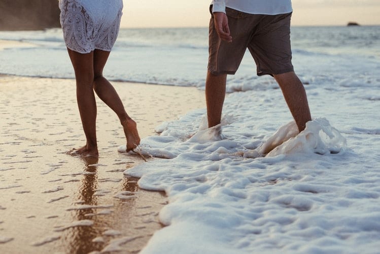 Pareja-amor-las-mejores-playas-de-Barcelona|playa-del-llevant-las-mejores-playas-de-barcelona|Playa-de-las-rocas-las-mejores-playas-de-barcelona|Playa-de-lhome-Mort-Las-mejores-playas-de-Barcelona|playa-castelldefels-las-mejores-playas-de-barcelona||Cala-Futadera-mejores-playas-de-Barcelona-en-pareja|playa-y-sombrilla-en-pareja-las-mejores-playtas-de-Barcelona-para-disfrutar-en-pareja
