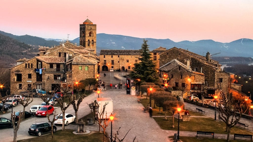 aínsa huesca plaza
