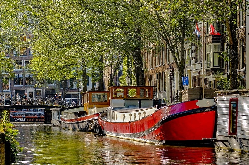 barcos en el canal de ámsterdam|beagle-houseboat-exterior del barco|anna-houseboat-exterior del barco|boat-no-breakfast-exterior del barco|sailor-suite-coaster-mado|houseboat-studio-sooki- terraza|sailor suite barco exterior|