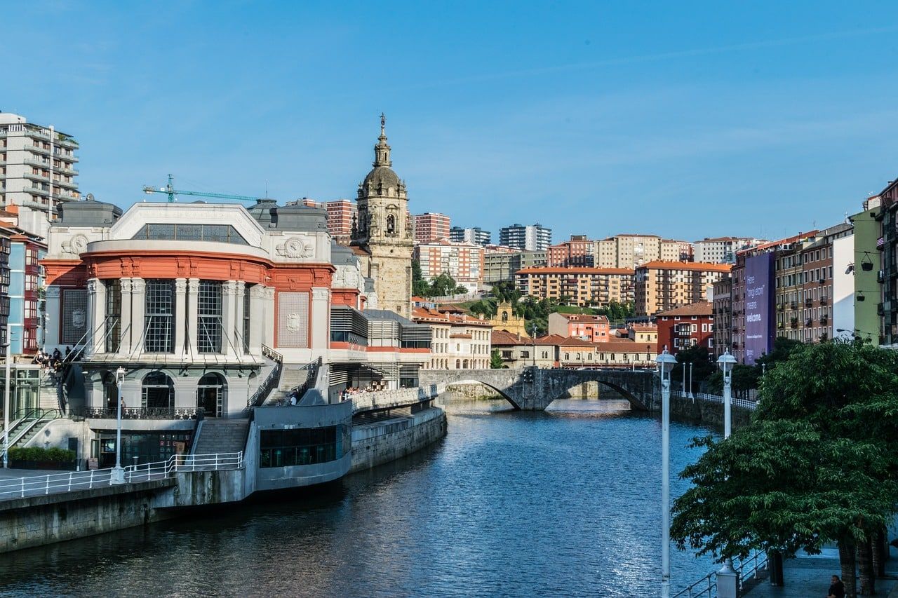 Bilbao desde el rio|Irala