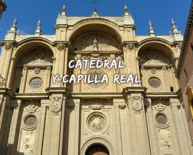 Vista frontal de una ornamentada fachada de una catedral de Granada, con el texto "Visita guiada a la Catedral y Capilla Real de Granada. - ForTwo - Planes para parejas