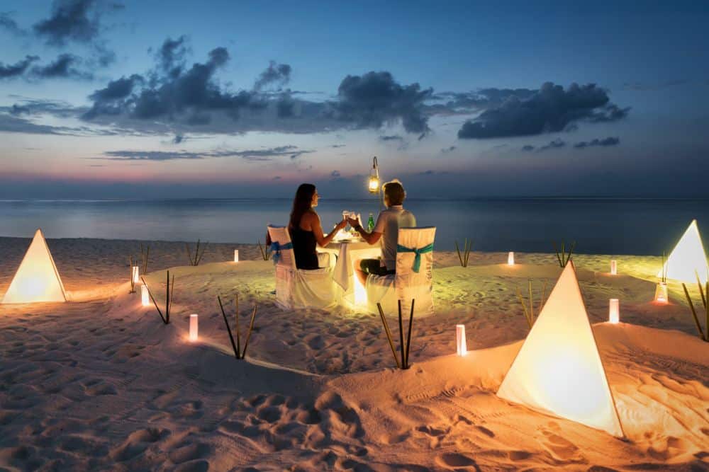 Secretos del éxito de una cena romántica al aire libre|