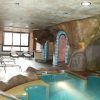 Relájese en un spa interior con diseño tipo cueva, con piscina, cómodos sillones y una iluminación relajante que recuerda al Circuito spa y parrillada para dos en El Cercado de la Alpujarra. Los amplios ventanales ofrecen vistas apacibles para una relajación total. - ForTwo - Planes para parejas