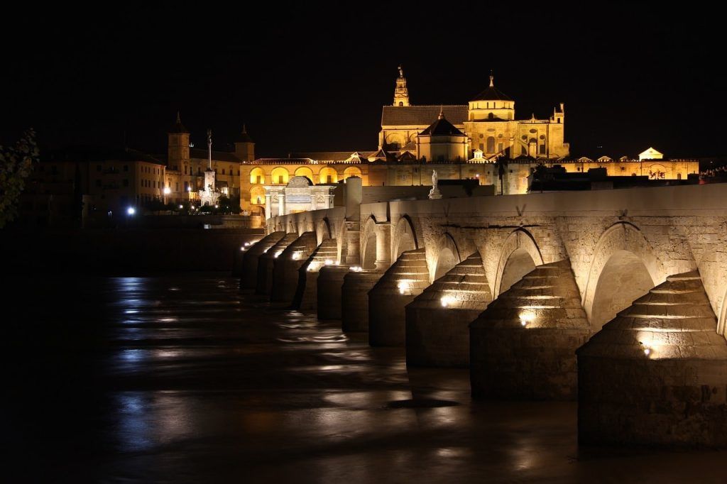 |Vista desde una ventana de Granada|Interior de la mezquita de Córdoba