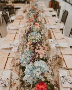 Fotografía de decorado de mesa en una boda, sacado del Facebook "El Jardín de Chloé"