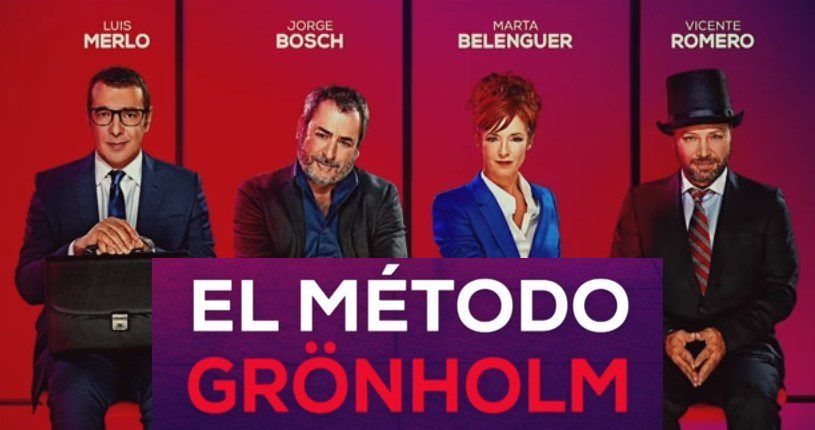 Cuatro individuos vestidos de negocios representan la tensión de *El método Grönholm* en el Teatro Cofidis Alcázar de Madrid. - ForTwo - Planes para parejas