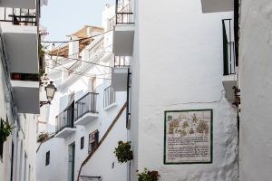 calle paredes blancas frigiliaa|Setenil de las bodegas montaña|cabo de gata níjar|potes cantabria pueblo|vista del pueblo de albarracín|cudillero playa asturias|santillana del mar calle del pueblo|pampaneira vistas del pueblo|mojácar pueblo|aínsa huesca plaza||pueblo de ronda