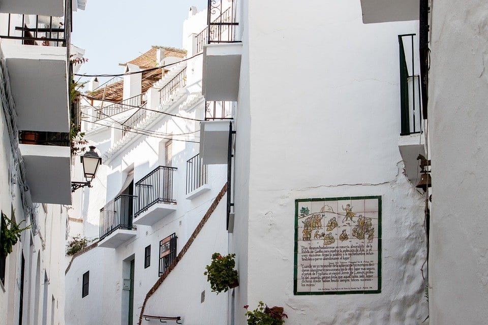 calle paredes blancas frigiliaa|Setenil de las bodegas montaña|cabo de gata níjar|potes cantabria pueblo|vista del pueblo de albarracín|cudillero playa asturias|santillana del mar calle del pueblo|pampaneira vistas del pueblo|mojácar pueblo|aínsa huesca plaza||pueblo de ronda