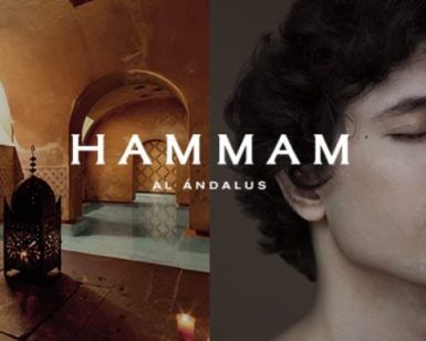 En el cálido resplandor de un baño árabe, una persona se relaja con los ojos cerrados, encarnando la tranquilidad del Hammam Al Ándalus. Este ambiente sereno refleja la esencia de MIMMA - Baño árabe con masaje en Hammam Al Ándalus Granada. - ForTwo - Planes para parejas