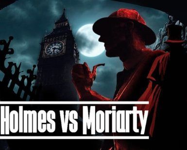 Una silueta de detective con una pipa, el Big Ben y la luna llena realzan la emocionante atmósfera de "Holmes vs Moriarty", una sala de escape de Clue Hunter en Madrid. - ForTwo - Planes para parejas