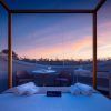 Disfrute del lujoso Hotel Burbuja en Toledo: Habitaciones Miluna Open Nature, que ofrecen una elegante cama con dosel al aire libre y asientos en el patio. Disfrute de impresionantes vistas del atardecer desde su exclusivo refugio natural. - ForTwo - Planes para parejas