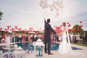 ideas-originales-boda|mesa-chuches-boda|idea-cerveza-boda|idea-zapatillas-boda|