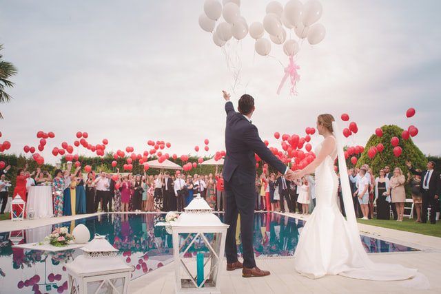 ideas-originales-boda|mesa-chuches-boda|idea-cerveza-boda|idea-zapatillas-boda|