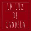 El texto sobre fondo rojo dice "Restaurante La Luz de la Candela - Málaga" en letras blancas dibujadas a mano, invitándote a experimentar el encanto de este querido restaurante. - ForTwo - Planes para parejas