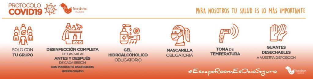 Saborea la "Oferta: cena para dos en Bodegas Mezquita, menú especial Mezquita (Córdoba)" con carne guisada con salsa y papas fritas gruesas en un plato cuadrado blanco, inspirada en los sabores cordobeses. Disfrute de esta memorable experiencia gastronómica en Bodegas Mezquita. - ForTwo - Planes para parejas