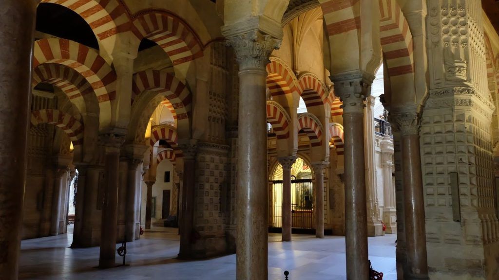 Interior de la mezquita de Córdoba
