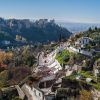Experimente vistas impresionantes de Granada, España, donde las casas en las laderas y la majestuosa Alhambra se elevan contra montañas distantes en el Exclusivo tour privado en pareja por la ruta de los miradores para disfrutar de vistas inolvidables. - ForTwo - Planes para parejas
