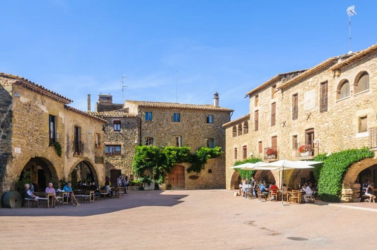 monells plaza del pueblo