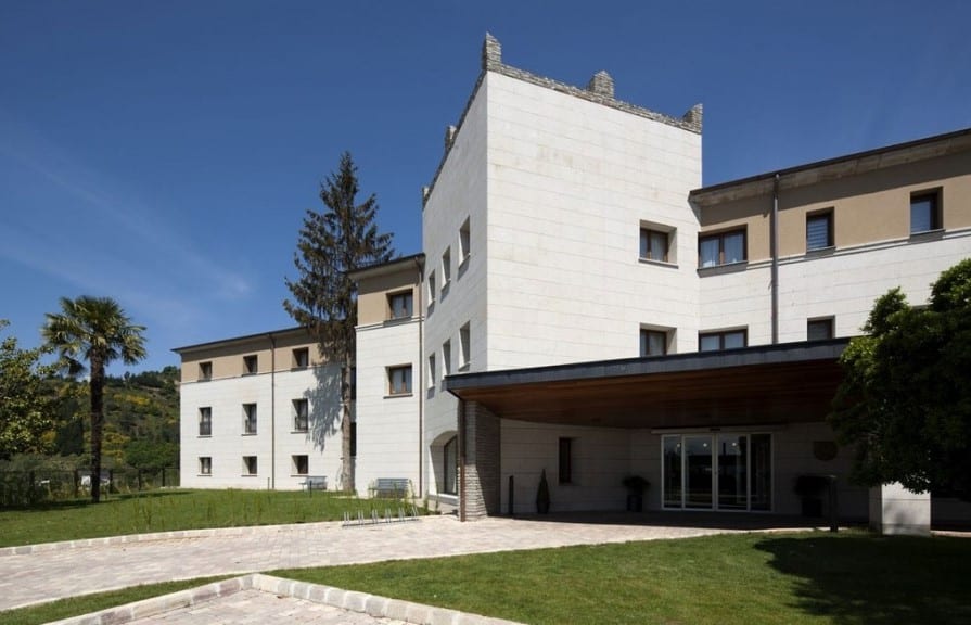 parador villafranca exterior