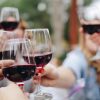 En el tranquilo entorno de Sierra Morena se disfruta de una "Degustación de vinos naturales en Destino Starlight Cielos de Sierra Morena (Córdoba)" bajo las estrellas. - ForTwo - Planes para parejas