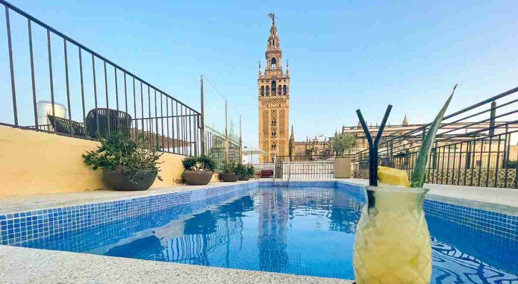 terraza-piscina-hotel-eme-sevilla