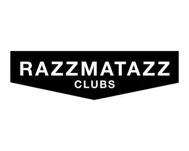 El logotipo de Razzmatazz Barcelona presenta un texto en mayúsculas y negrita en blanco y negro sobre una forma trapezoidal. - ForTwo - Planes para parejas