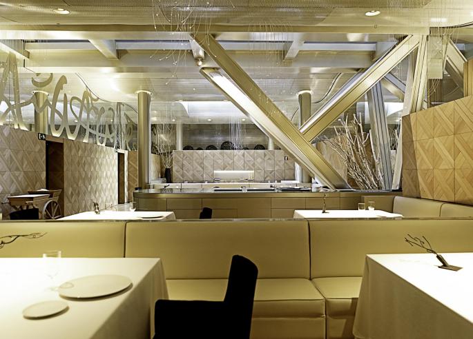 Interior restaurante lasarte-sala