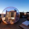 Descubre la magia de Rêve étoilé - Hotel burbuja en Setúbal. Ubicado en una terraza de madera, disfruta de una acogedora cama y asientos al aire libre en esta carpa burbuja transparente, perfecta para contemplar atardeceres impresionantes. - ForTwo - Planes para parejas