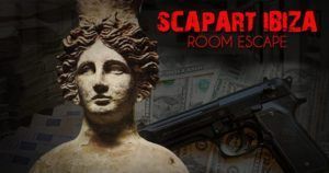 En la sala de escape de SCAPART Ibiza, un busto, una pistola y dinero esparcido crean una atmósfera oscura y misteriosa. - ForTwo - Planes para parejas