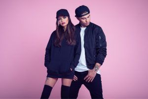 Tendencias de moda para parejas estilosas|