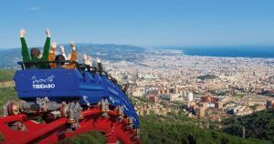 Los amantes de las emociones fuertes en la montaña rusa del Tibidabo se deleitarán con las impresionantes vistas de la ciudad y el mar, donde la aventura se une a las vistas para un viaje inolvidable. Vívelo en el Parque de Atracciones con "Entradas para el parque de atracciones Tibidabo (Barcelona). - ForTwo - Planes para parejas