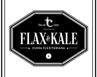 Un logotipo en blanco y negro con "Flax & Kale: Cuina Flexiteriana, Des de 1979" en un octágono bordeado encarna la esencia de "Brunch en Flax & Kale Barcelona" y su vibrante cultura del brunch. - ForTwo - Planes para parejas