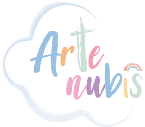 La frase “Arte nubis” aparece en una escritura vibrante con acento de arcoíris y contorno de nubes, reflejando las Técnicas Multidisciplinarias enseñadas en Talleres Creativos con Bibiana Suárez. - ForTwo - Planes para parejas