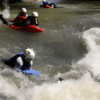 Un grupo con cascos disfruta de la emoción del Hidrospeed en el Alto Ebro, surcando rápidos con bodyboards a través de aguas rápidas. - ForTwo - Planes para parejas