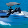 Experimente "Descubre Menorca en un Beneteau Flyer 7.7" mientras navega con gracia sobre las olas azules de Menorca, con su casco blanco abriéndose paso impulsado por un confiable motor Suzuki, todo bajo la protección de una robusta capota. - ForTwo - Planes para parejas
