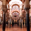 Descubre Córdoba en pareja: Visita la Mezquita-Catedral, Judería y Alcázar.