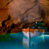 Experimente una escena inolvidable mientras rema por las vibrantes aguas y paredes rocosas de Cuevas de San José en nuestra "Excursión a las Cuevas de San José", donde las cuevas iluminadas crean una aventura fascinante. - ForTwo - Planes para parejas